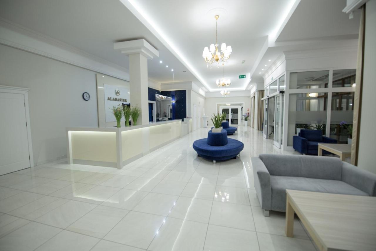 Alabaster 4*
